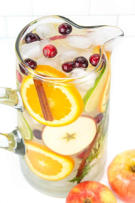 Infused Water For Fall, Infused Water With Oranges, Fall Spa Water, Thanksgiving Infused Water, Autumn Infused Water, Fall Spa Water Recipes, Fall Flavored Water, Fall Drink Pitcher, Fall Cocktails In A Pitcher