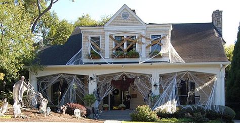 halloween haunted house decorations pictures photography | 40 Spooky Halloween Decorating Ideas for Your Stylish Home Decorating Halloween, Spooky Ideas, Dekorasi Halloween, Halloween Outside, Casa Halloween, Adornos Halloween, Spooky Halloween Decorations, Halloween Decorating, Halloween Porch