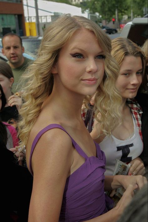 Taylor Swift Teenager, Taylor Rare Pics, Taylor Swift Concert Fits, Therapists Hate Them, Taylor Swift Lana Del Rey, Taylor Swift Fearless Era, Taylor Swift 2006, Young Taylor Swift, Fearless Era