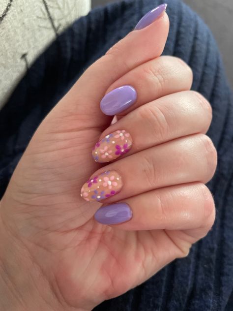 Spring Lilac Nails, Violet Nails With Flowers, Pink And Purple Floral Nails, Simple Spring Nails Purple, Pink And Purple Spring Nails, Lavender Nails With Design Flowers, Dip Powder Nails Ideas Spring Flowers, Purple Boho Nails, Light Purple Nails Flowers