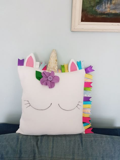 Diy Unicorn Pillow, Homemade Pillows, Unicorn Cushion, Girls Bedroom Art, Cushion Embroidery, Unicorn Pillow, Fabric Crafts Diy, Pillow Crafts, Cushion Cover Designs