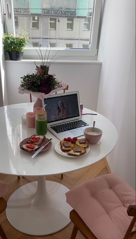 Breakfast, fernanda ramirez, french toast, green juice, early morning, clean girl aesthetic, healthy breakfast aesthetic Early Summer Morning Aesthetic, Early Riser Aesthetic, Waking Up Early Aesthetic, Aesthetic Healthy Breakfast, Early Morning Aesthetic, Healthy Breakfast Aesthetic, Fernanda Ramirez, 75 Soft, Morning Girl