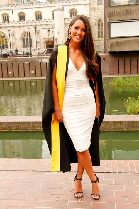 Graduation Outfits: Revealing 14 Attractive and Practical Ways - Outfit Ideas HQ University Graduation Dresses, Dresses For Graduation Ceremony, Graduation Outfits For Women, Graduation Outfit College, Graduation Attire, Graduation Dress College, Grad Outfits, Easter Dresses For Toddlers, Fashion College