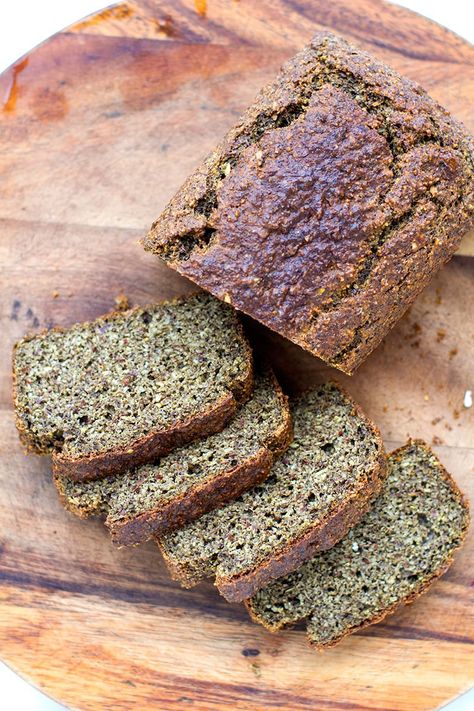 Low-Carb Paleo Bread With Hemp Seed Flour - It's high in protein, fibre and has 4-5 grams of carbs per slice. The bread is very satiating, making perfect for those trying to lose weight. Gluten-free, grain-free, dairy-free recipe. #paleo #paleobaking #paleorecipes #grainfree #hempseed #hempflour #hemprecipes #bread #baking #breadrecipes #lowcarb #glutenfree Hemp Recipes, Paleo Bread Recipe, Allergy Recipes, Fit For Life, Keto Healthy, Flour Bread, Keto Baking, Egg Diet Plan, Food Keto