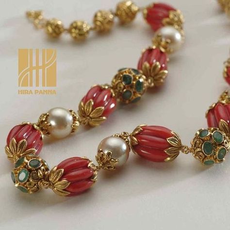 Coral Jewelry Set, Fancy Jewelry Necklace, Pearl Jewelry Design, Gold Jewelry Simple Necklace, Pearl Necklace Designs, Gold Necklace Indian Bridal Jewelry, Antique Bridal Jewelry, Beaded Necklace Designs, Black Beaded Jewelry