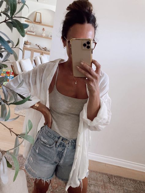 10 Ways To Wear An Oversized White Button Down In The Summer Season... - posts from Shannon Pulsifer White Button Up Outfits, Button Up Outfits Women, Button Up Outfits, Wineries Outfit, 10 Ways To Wear, Headband Organizer, Home Edit, Mum Fashion, The Home Edit