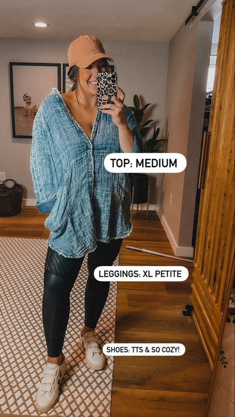 Jean Shirt With Leggings, Shirt With Leggings, Leather Moto Leggings, Jean Shirt, Moto Leggings, Spring Street Style, Leather Moto, Mom Outfits, Leather Leggings