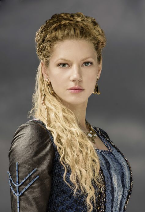 Katheryn Winnick - Vikings Katheryn Winnick Vikings, Lagertha Lothbrok, Lagertha Vikings, Viking Haircut, Lagertha Hair, Vikings Lagertha, Viking Queen, Costume Viking, Vikings Season