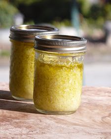 Preserved Garlic, Freezing Garlic, Preserving Garlic, Garlic In Olive Oil, Garlic Scapes, Garlic Olive Oil, Garlic Oil, Cuban Recipes, Meals In A Jar