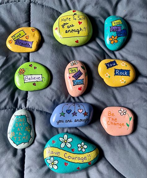 Encouragement Painted Rocks, Rock Painting Messages, Positive Rocks Painting, Positive Rocks, Affirmation Stones, Hope Squad, Rocks Painting, Diy Rock Art, Rock Painting Patterns