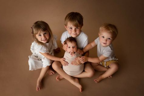 Newborn Twin Photos, 4 Siblings, Four Siblings, Studio Posing, Three Siblings, Twin Photos, Sibling Poses, Newborn Family Photos, Newborn Baby Photoshoot