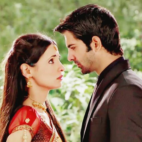 Some kisses are given with the eyes ❤️ #RabbaVe  #Upcoming pcoming  #RabbaveOnStarUtsav  Mon - Sat at 10am to 11am. Sat to Sun at 6PM to… Khushi Kumari Gupta, Arnav Singh Raizada, Arnav And Khushi, Romantic Love Images, Beautiful Angels Pictures, Sanaya Irani, Jennifer Winget, Angel Pictures, Cute Stars