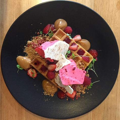 Waffle Plating Presentation, Waffle Plating Ideas, Waffle Presentation Ideas, Waffle Presentation, Waffles Plating, Waffle Plating, Yacht Food, Waffle Restaurant, Homemade Brunch