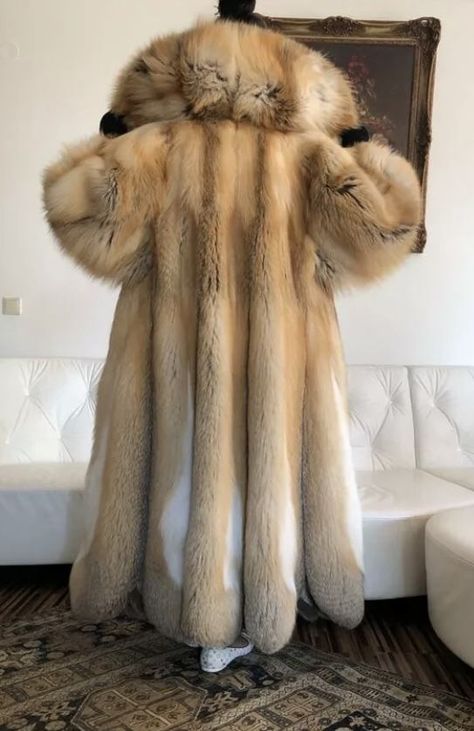 Fur Coat Outfit, Oversized Coats, Fox Coat, Mens Fur, Fur Hood Coat, Coat Trends, Fur Coats Women, Fox Fur Coat, Vintage Fur