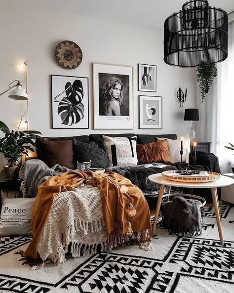 Mood black and white living room with rust accent Bohemian Style Living Room, Bohemian Pictures, Industrial Interior Style, Furnitur Ruang Keluarga, Bohemian Living Room Decor, Modern Boho Living Room, Interior Boho, Alternative Decor, Black And White Living Room