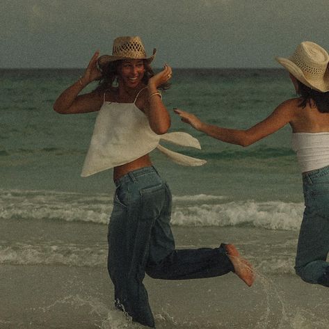 My coastal cowgirl dream Captured by @knl.studios <3 Beach Cowgirl Photoshoot, Coastal Cowgirl Outfit Bachelorette, Cottage Cowgirl Aesthetic, Beachy Cowgirl Aesthetic, Costal Cowgirl Aesthetic Outfits, Coastal Cowgirl Photoshoot, Costal Country, Coastal Cowboy Aesthetic, Beach Cowgirl Aesthetic