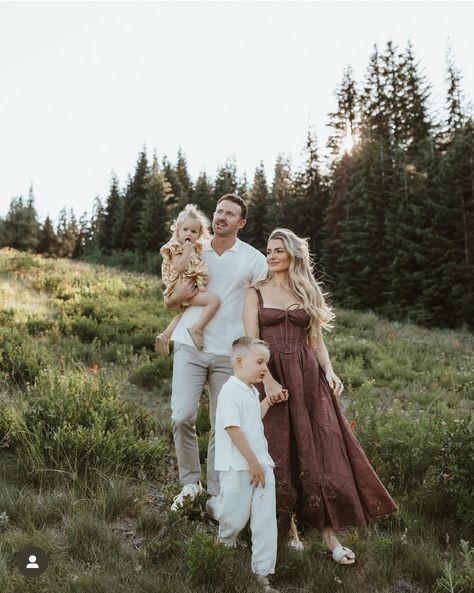 Fall Family Pictures, Family Is Everything, Family Photo Outfits, Photo Outfit, Fall Family, Future Life, Family Session, Family Pictures, Family Photoshoot