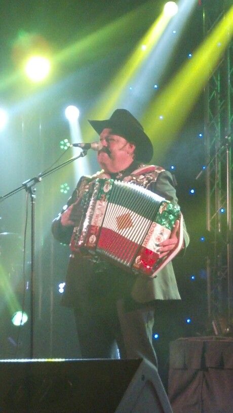 Ramon Ayala!!! Ramon Ayala, Mexican Music, Mexican People, Tejano Music, Mexican Art, Music Education, My Favorite Music, I Want, Musician