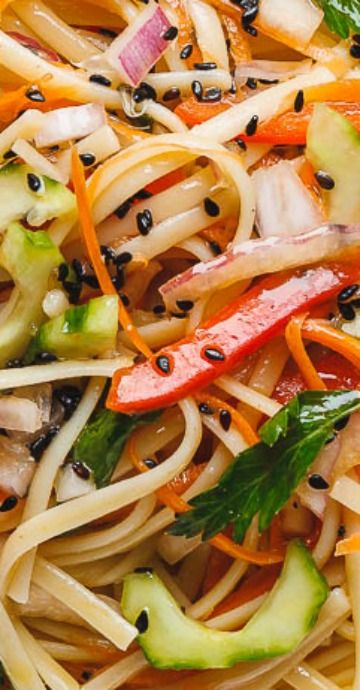 Spaghetti Noodle Salad, Pasta Salad Vinaigrette, Ginger Pasta, Asian Pasta Salad, Asian Noodle Salad Recipe, Asian Pasta Salads, Salad Vinaigrette, Dressings Recipes, Asian Pasta