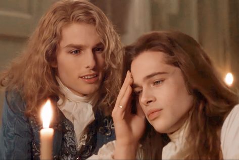 Interview With The Vampire 1994 Lestat, Louis And Lestat 1994, Tom Cruise Interview With The Vampire, Vampire Painting Victorian, Lestat And Louis 1994, Vampire Bite Reference, The Vampire Chronicles Fanart, 2000s Vampire Aesthetic, 1800s Vampire