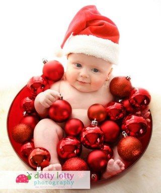 23 Adorable DIY Christmas Baby Photo Ideas - Just Simply Mom With Dog, Baby Christmas Photography, Christmas Baby Pictures, 4 Month Old Baby, Pictures Friends, Baby Christmas Photos, Baby Fotografie, Xmas Photos, Christmas Shoot