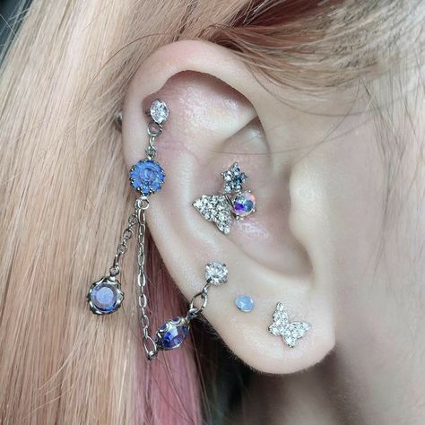 Ear Piercings Chart, Types Of Ear Piercings, Piercing Inspo, Cool Ear Piercings, Pretty Ear Piercings, Cute Ear Piercings, Cool Piercings, Cute Piercings, Jewelry Tattoo