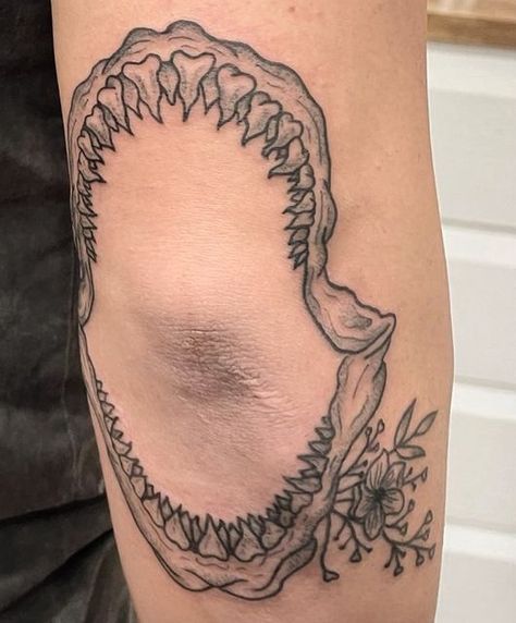 Chalice Tattoo Company on Instagram: "Shark jaw elbow by @psychicmamatattoos" T Rex Jaw Tattoo, Shark Tattoo Elbow, Megalodon Jaw Tattoo, Shark Jaw With Flowers Tattoo, Skull On Elbow Tattoo, Shark Jaw Tattoo Design, Shark Jaw Elbow Tattoo, Shark Gills Tattoo, Shark Jaw Tattoo Elbow