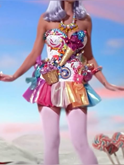 #candygirl #candyland #y2k #girly Candyland Fashion Show, Candy Diy Costumes, Candy Theme Costumes, Candyland Aesthetic Outfit, Candyland Outfit Ideas, Cotton Candy Outfit Ideas, Candyland Couture Outfit, Candy Rave Outfit, Candy Outfit Aesthetic