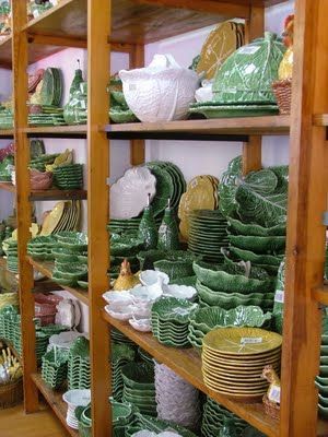 Portuguese Bordallo Pinheiro store, didn't know there was one! Where? Portuguese Pottery, Cabbage Ware, Pear Sauce, Make Jam, Portuguese Wine, Dish Display, Canning Supplies, Colorful Pottery, Portuguese Culture