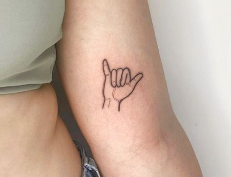 Hang Loose Hand Tattoo, Hang Loose Aesthetic, Hang Loose Tattoo Simple, Hang Ten Tattoo, Shaka Tattoo Simple, Thumbs Up Tattoo, Chill Tattoo Ideas, Hang Loose Tattoo, Filter Tattoo