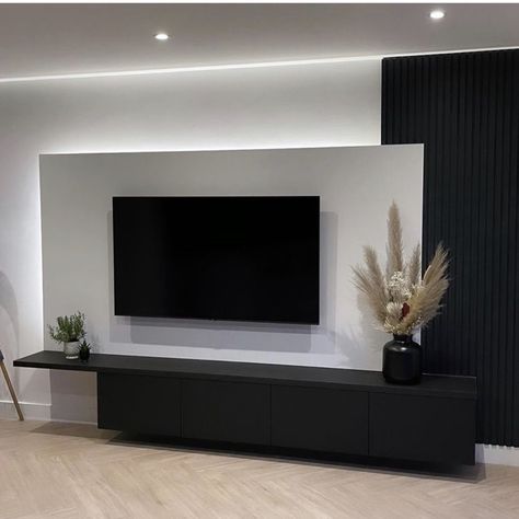 Black Tv Wall Unit, Tv Wall Design Black And White, Black And White Tv Wall, Black And White Tv Wall Ideas, Tv Wand Modern, Black Tv Wall, Moody Modern Living Room, Wall Decor Living Room Modern, Ruang Tv