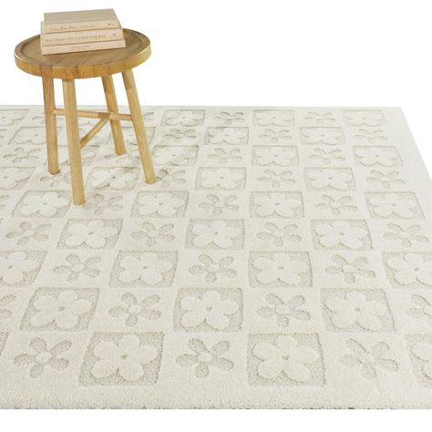 Alyson Modern Floral Area Rug - Bed Bath & Beyond - 39875056 Daisy Rug, Baby Baker, Nursery Area Rug, Floral Area Rug, Flower Rug, Nursery Rug, Cream Area Rug, Floral Area Rugs, Nursery Rugs