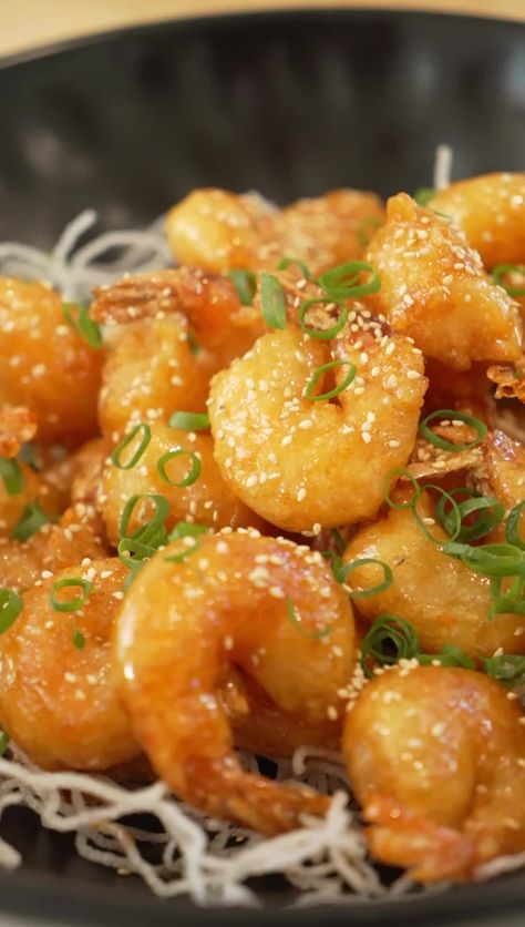 Honey Prawns, Chinese Prawns, Chilli Prawns, Prawn Dishes, Spicy Prawns, Autumn Kitchen, Prawn Recipes, Asian Foods, Interesting Food