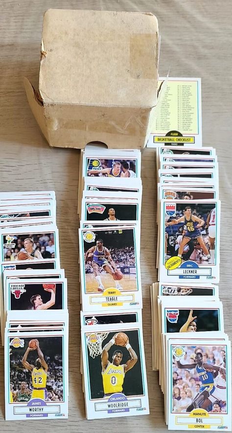 Basketball Themed Bedroom, Vintage Basketball, Themed Bedroom, Basketball Cards, Sports Collectibles, Venom, Card Box, Collectable Items, See Photo