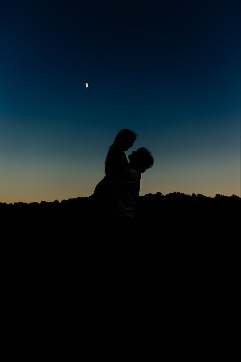 Couple sunset silhouette photoshoot in North GA!! Photos by Mackinzye on Film - Lifestyle & Wedding Photographer Cute Couple Silhouette Photography, Silhouette Photoshoot, Film Lifestyle, Couple Sunset, Couple Shadow, David Kushner, Beach Silhouette, Dream Relationship, Couple Silhouette