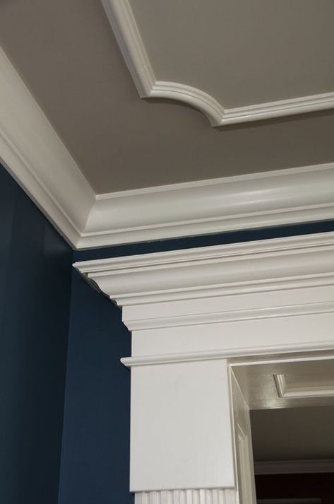 varying ceiling colors between molding White Crown Molding, Ceiling Crown Molding, Molding Ceiling, Plafon Gypsum, Ceiling Trim, White Crown, Plafond Design, Door Molding, Interior Painting