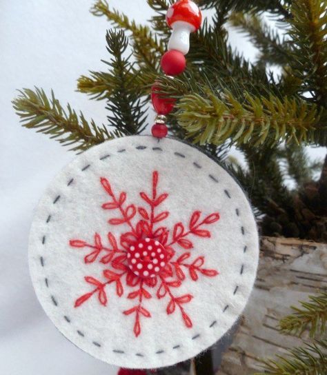 Nordic Christmas Decorations, Christmas Diy Sewing, Scandinavian Christmas Ornaments, Christmas Decorations Sewing, Patterns Flowers, Christmas Sewing Projects, Top Diy, Felt Christmas Decorations, Doll Diy Crafts