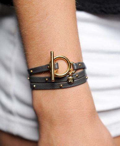 Leather bracelet Trendy Bracelet, Emergency Shelter, Leather Jewellery, A Bracelet, Leather Projects, Strand Bracelet, Leather Diy, Leather Cuffs, Pandora Jewelry