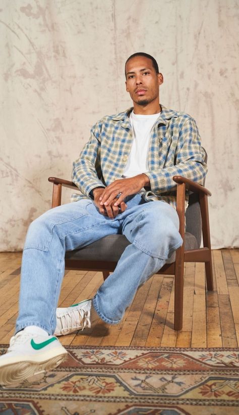 Mens Streetwear Outfits, Guys Fashion Casual, Virgil Van Dijk, Liverpool Players, Van Dijk, Chill Outfits, Nfl Players, Streetwear Outfits, Mens Streetwear