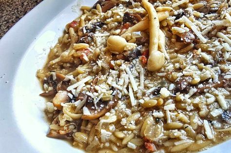 Mushroom Kritharotto | Kalofagas.ca Greek Food Recipes, Lower Cholesterol Diet, Greek Pasta, Greek Cooking, Mediterranean Food, Eastern Cuisine, Greek Food, Vegetable Stock, Vegetable Sides