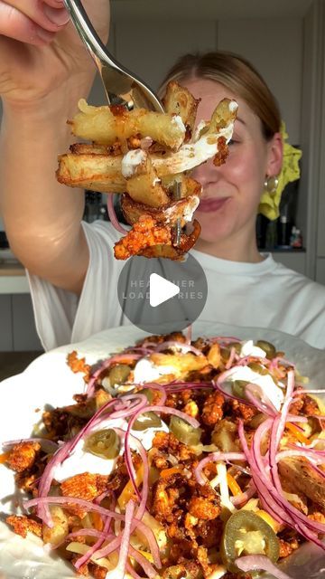 Emma Petersen 🥕 on Instagram: "LOADED CHIPOTLE TOFU FRIES 🍟

Turning a plate of chips into a main meal?! SIGN ME UP. My take is a slightly healthier version - the chips get perfectly crispy in the air fryer (no deep frying needed) then piled high with chipotle tofu, greek yogurt and pickled onions. Ten out of ten!!!

Serves 3-4.
▫️800g potatoes
▫️1 tbsp olive oil
▫️400g extra firm smoked tofu
▫️1 tsp cornflour
▫️2 tbsp chipotle paste
▫️1 tsp maple syrup
▫️30g mixed grated cheese
▫️3 tbsps sour cream / thick yoghurt
▫️Jalapeños
▫️Pickled red onion: thinly sliced onion combined with white vinegar, salt, sugar and hot water.

1. Cut the potatoes into fry shapes. Add to your air fryer (you can also do these in the oven, and if so, add to a baking tray) and coat in olive oil, salt and pepper. Chipotle Peppers And Onions, Chipotle Onions And Peppers, Chipotle Cauliflower, Garlic Pepper Tofu, Greek Sweet Potato Fries, Chipotle Tofu, Chipotle Paste, Pickled Red Onions, Pickled Onions