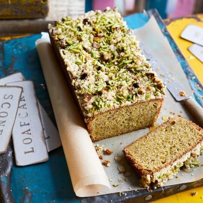 Pistachio streusel loaf cake Pistachio Loaf, Eid Dessert Recipes, Streusel Cake, Loaf Cake Recipes, Loaf Cakes, Dessert Recipies, Vegetarian Cake, Cake Mixture, Loaf Cake