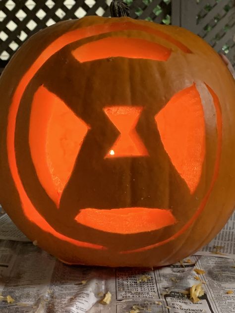 Avenger Pumpkin Carving, Black Widow Pumpkin Carving, Marvel Pumpkin Carving Ideas, Pumpkin Carving Ideas Marvel, Marvel Pumpkin Carving Templates, Pumpkin Painting Black, Guardians Of The Galaxy Pumpkin Carving, Avengers Pumpkin Carving, Baby Black Widow