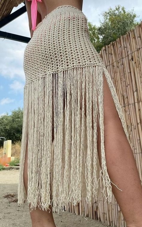 Crochet Fringe Skirt, Vetement Hippie Chic, Look Hippie Chic, Macrame Clothes, Crochet Maxi Skirt, Beach Crochet, Crochet Top Outfit, Macrame Dress, Diy Embroidery Designs