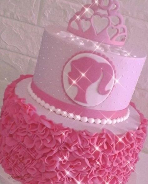 Doll Birthday Cake, Barbie Birthday Cake, Welcome New Year, Cute Black Wallpaper, Barbie Cake, Baby Shawer, Pink Nail Polish, Barbie Birthday, Barbie Party