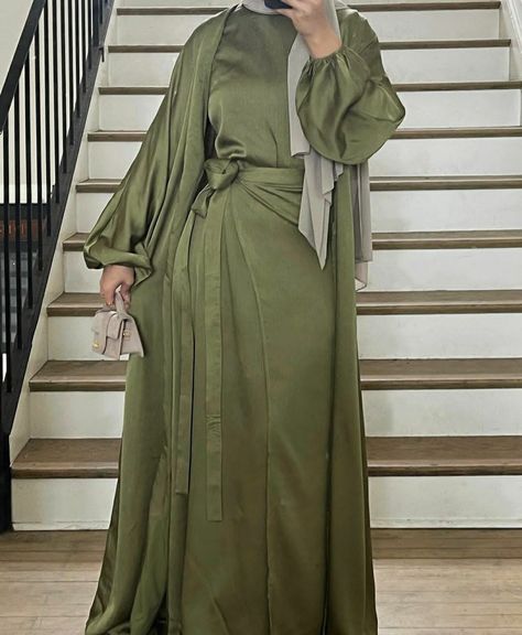 Green Abaya, Olive Colored Dress, Starting A Clothing Business, Moana Movie, Hijabista Fashion, Modest Dresses Fashion, Hijab Designs, Beach Video, Eid Outfit