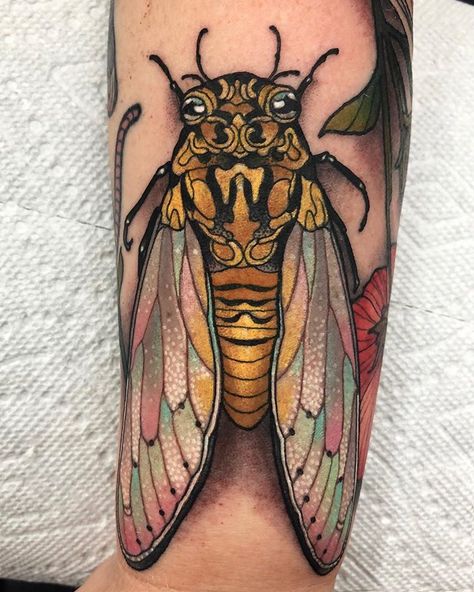 Arielle Gagnon on Instagram: “Cicada for Chloé, we’re making such good progress on her sleeve, can’t wait to show you more! ✨” Spring Tattoo Ideas, Spring Tattoo, Cicada Tattoo, Neo Trad Tattoo, Charm Bracelet Watch, Bug Tattoo, Insect Tattoo, Tattoo Aesthetic, Ink Inspiration