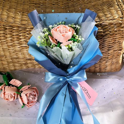 Here’s our Pink Rose Bouquet with upgraded wrapping in the color Bably Blue / Midnight . Tied together with Baby Blue Ribbon as our customer requested 🩵💙 Upgraded bouquets come in our new wrapping style, with extra baby’s breath for a fuller look; cotton tissue lining, matching decorative mesh to give your bouquets an extra touch of enchantment ✨ Visit the21suns.com to get one 💖 #legoflower #legobouquet #bouquet #the21suns #explorepage Pink Rose Bouquet, Baby S Breath, Full Look, Blue Ribbon, Rose Bouquet, Get One, Pink Rose, Baby Blue, Bouquets