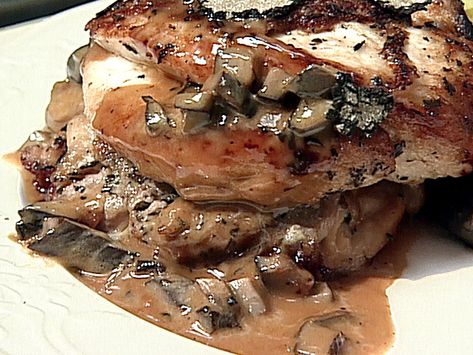 Truffle Sauce Recipe, Truffle Chicken, Gordon Ramsay Dishes, Truffle Sauce, Roasted Potato Recipes, Roast Chicken Recipes, Truffle Oil, Roasted Potatoes, Roasted Chicken