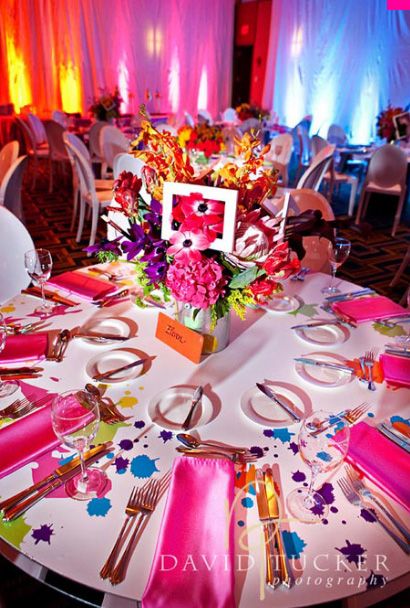 In Living Color Party Theme, Colorful Centerpieces For Party, Art Gallery Event Ideas, Art Themed Gala, Pop Art Party Decoration, Art Centerpieces, Immersive Dining, Pop Art Party, Art Gala